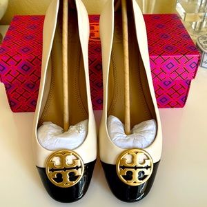 Chelsea Cap-Toe Ballet Flat
Color: New Cream/Perfect Black Size: 7.5